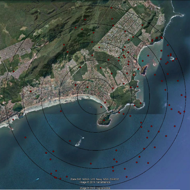 Pontos vermelhos indicam raios na praia da Enseada, no Guarujá, entre 15h30 e 15h40 de segunda-feira, quando uma banhista morreu eletrocutada (Dados: ELAT/Inpe)